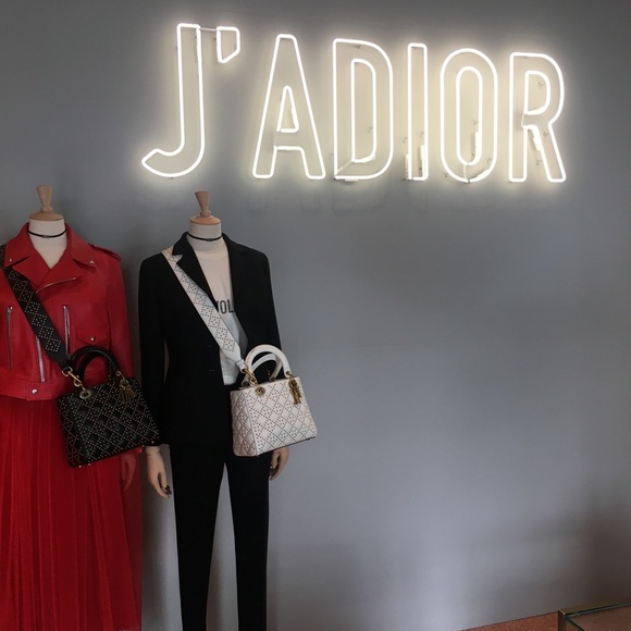 Meet your Posher, Natalie - Picture 3 of 5